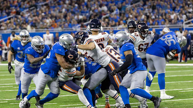 Detroit Lions Romeo Okwara tackles Chicago Bears running back